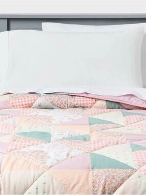 Full/Queen Patchwork Heirloom Kids Quilt Multicolor Pillowfort NEW